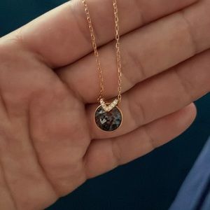 New black shiny swarovski necklace